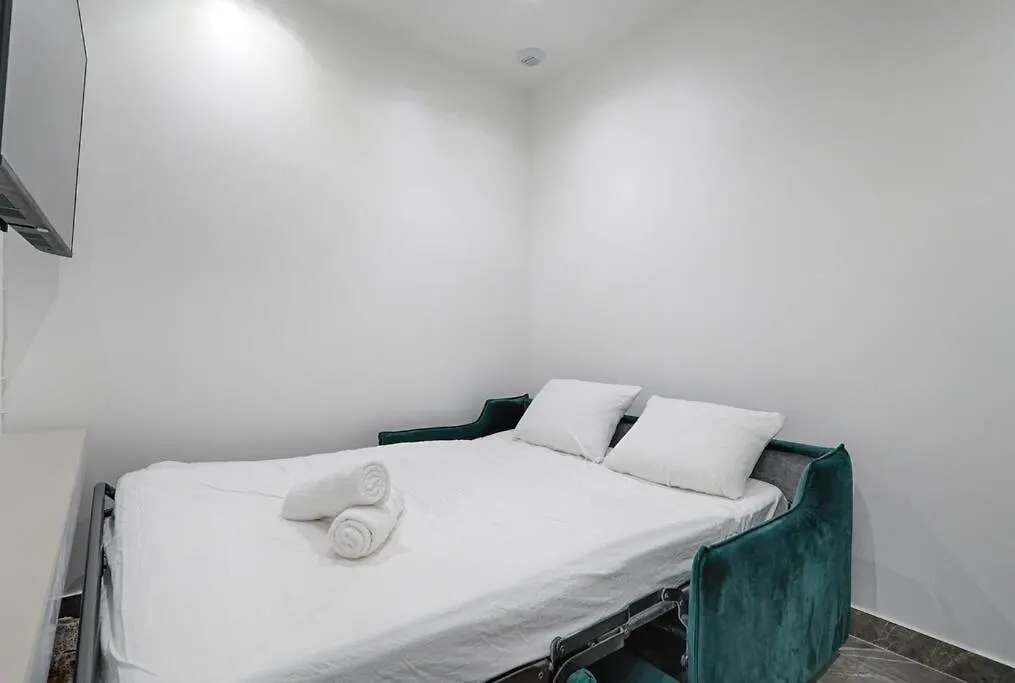 Buttes Chaumont Charming Apartment 4P Paris 0*,