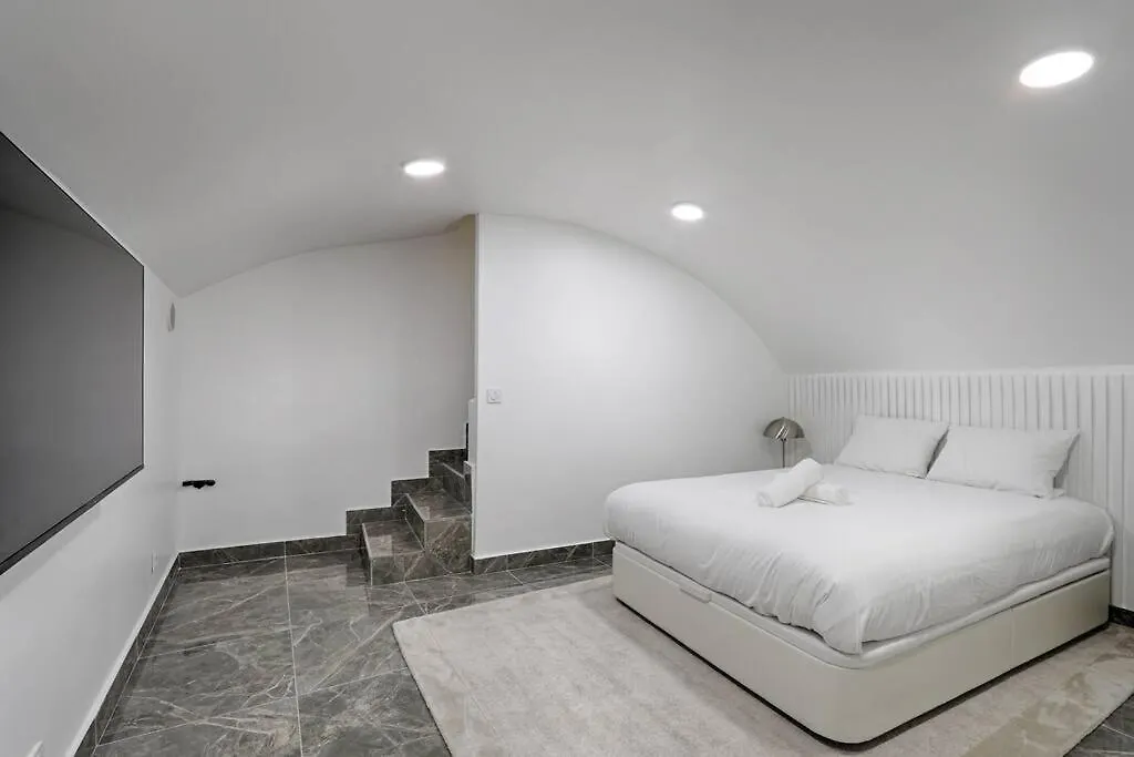 Buttes Chaumont Charming Apartment 4P Paris Frankrig