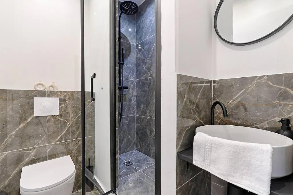 Buttes Chaumont Charming Apartment 4P Paris 0*,  France