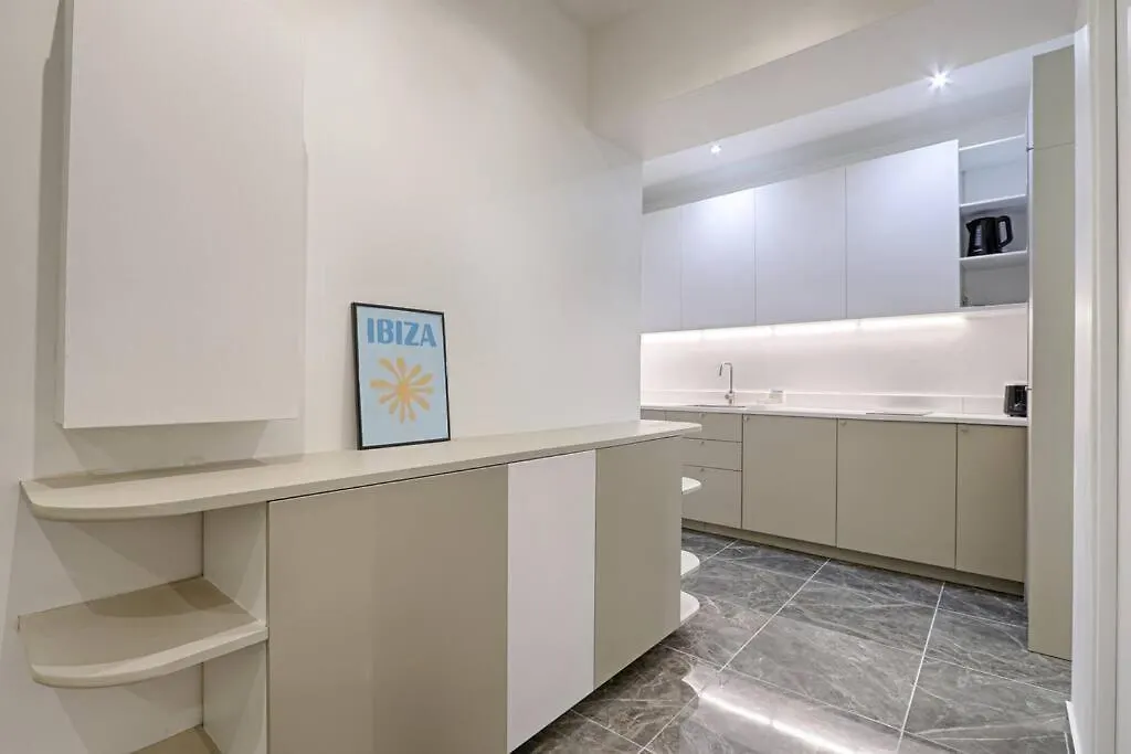 Buttes Chaumont Charming Apartment 4P Paris Frankrig