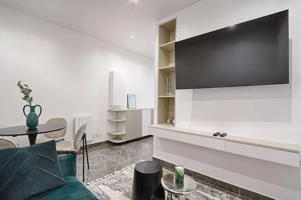 Buttes Chaumont Charming Apartment 4P Paris